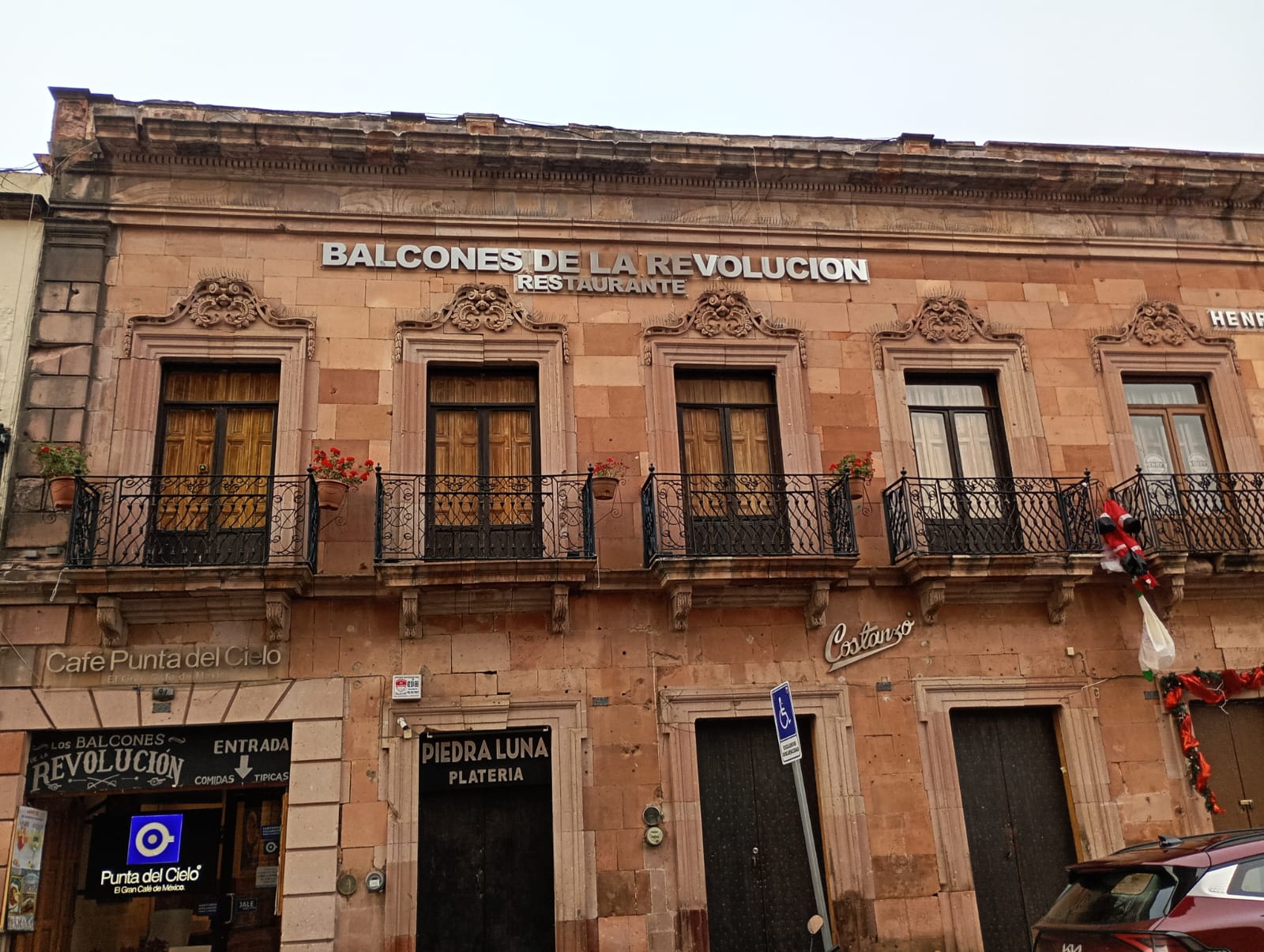 Foto 2 de LOS BALCONES DE LA REVOLUCIÓN