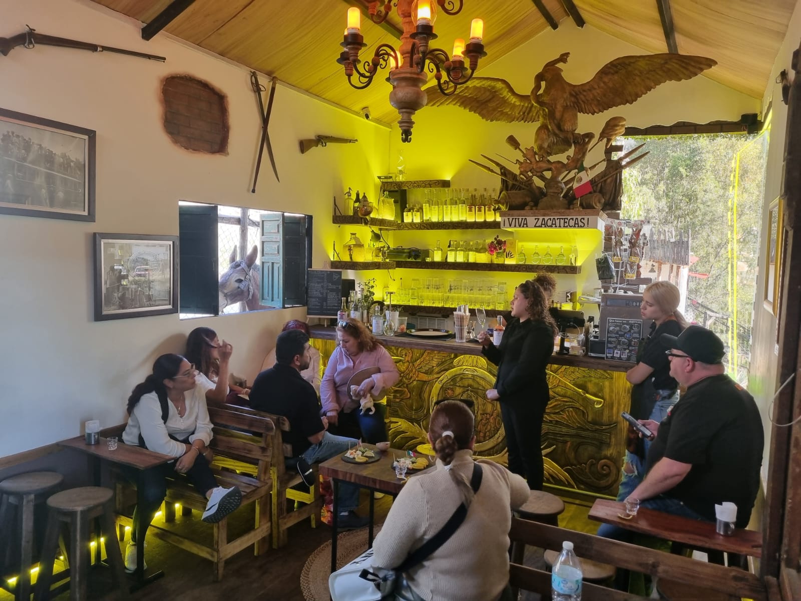 Foto 3 de Sala de degustación "Cantina de La Mezcalera Zacatecana"
